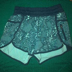 Size 6 lululemon shorts